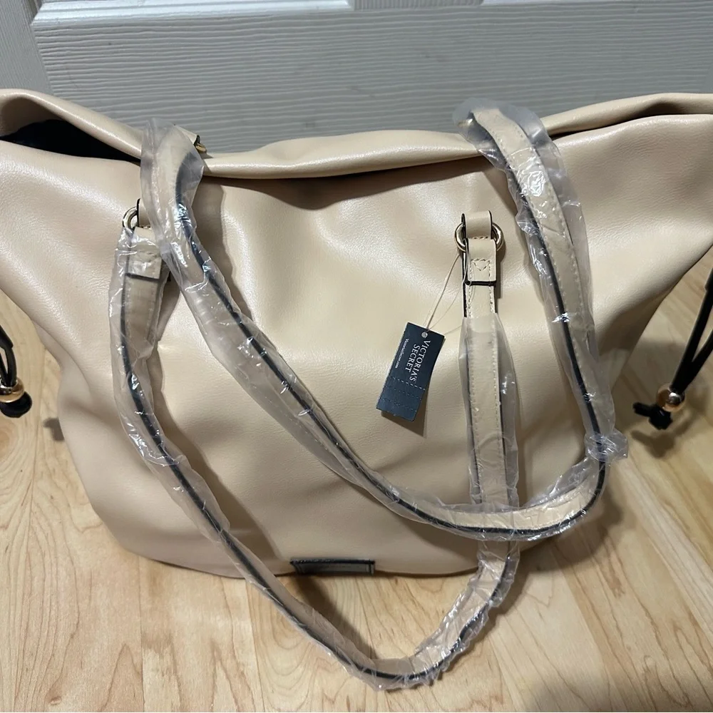 NWT Victoria Secret Cream handbag black Satin inner lining